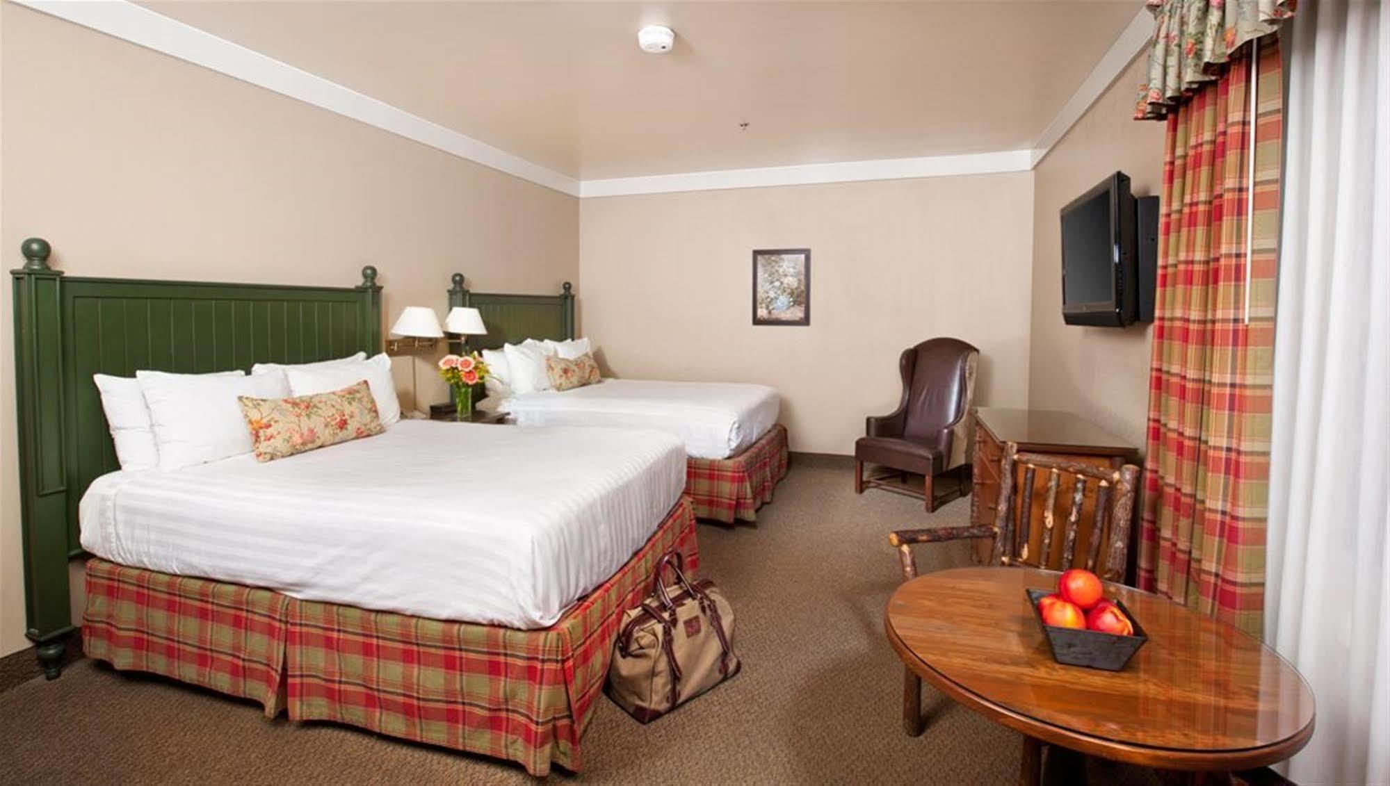Harris Ranch Inn And Restaurant Huron Exterior photo