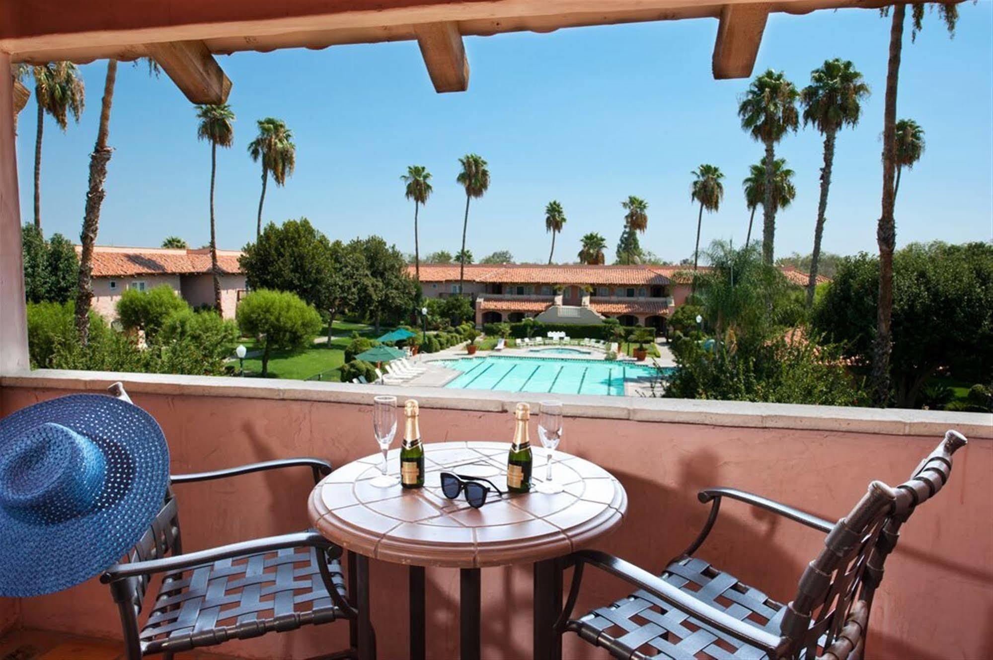 Harris Ranch Inn And Restaurant Huron Exterior photo